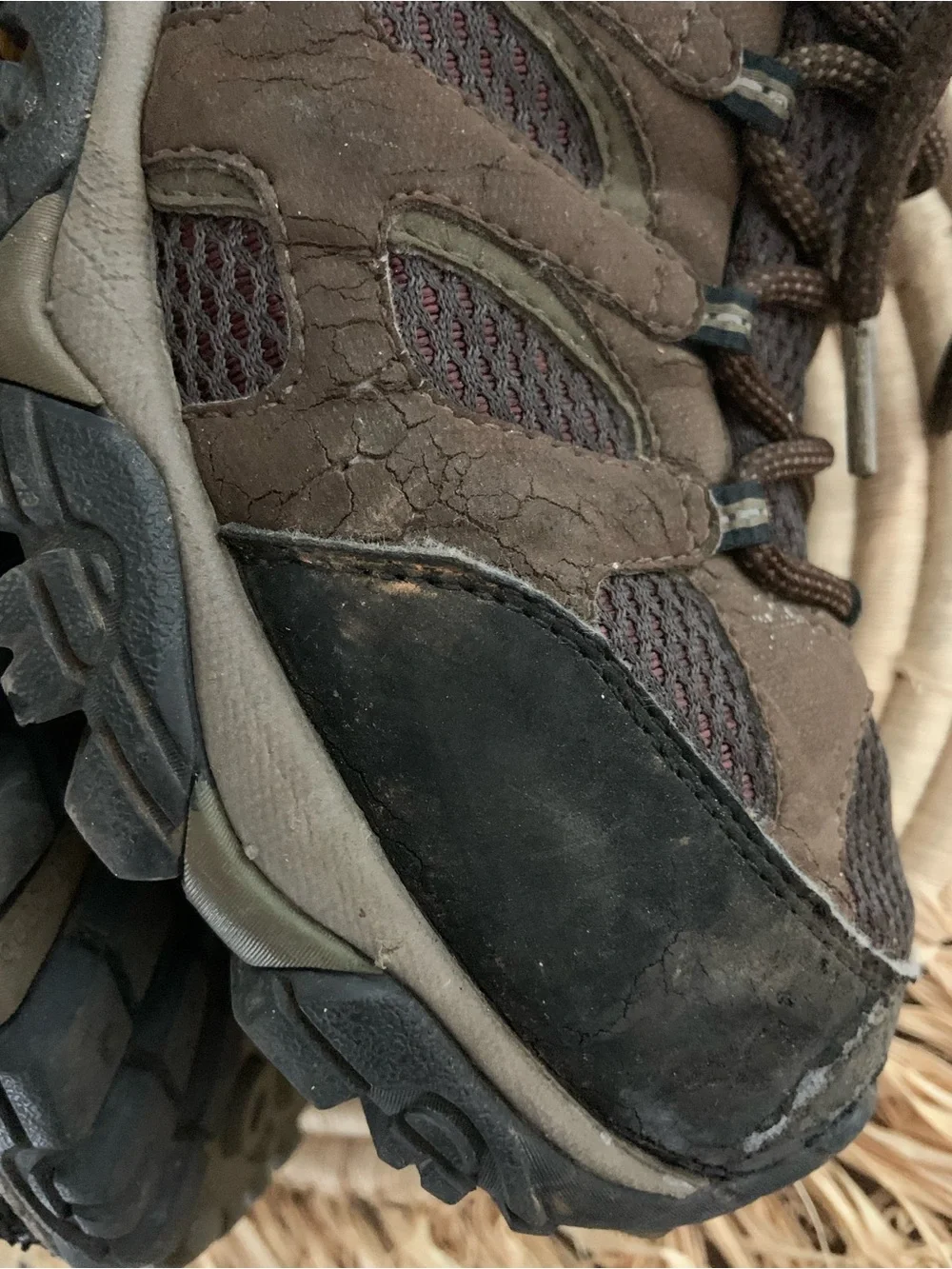 MERRELL Men’s Moab Waterproof Hiking Boots Dark Earth Brown Size 9.5